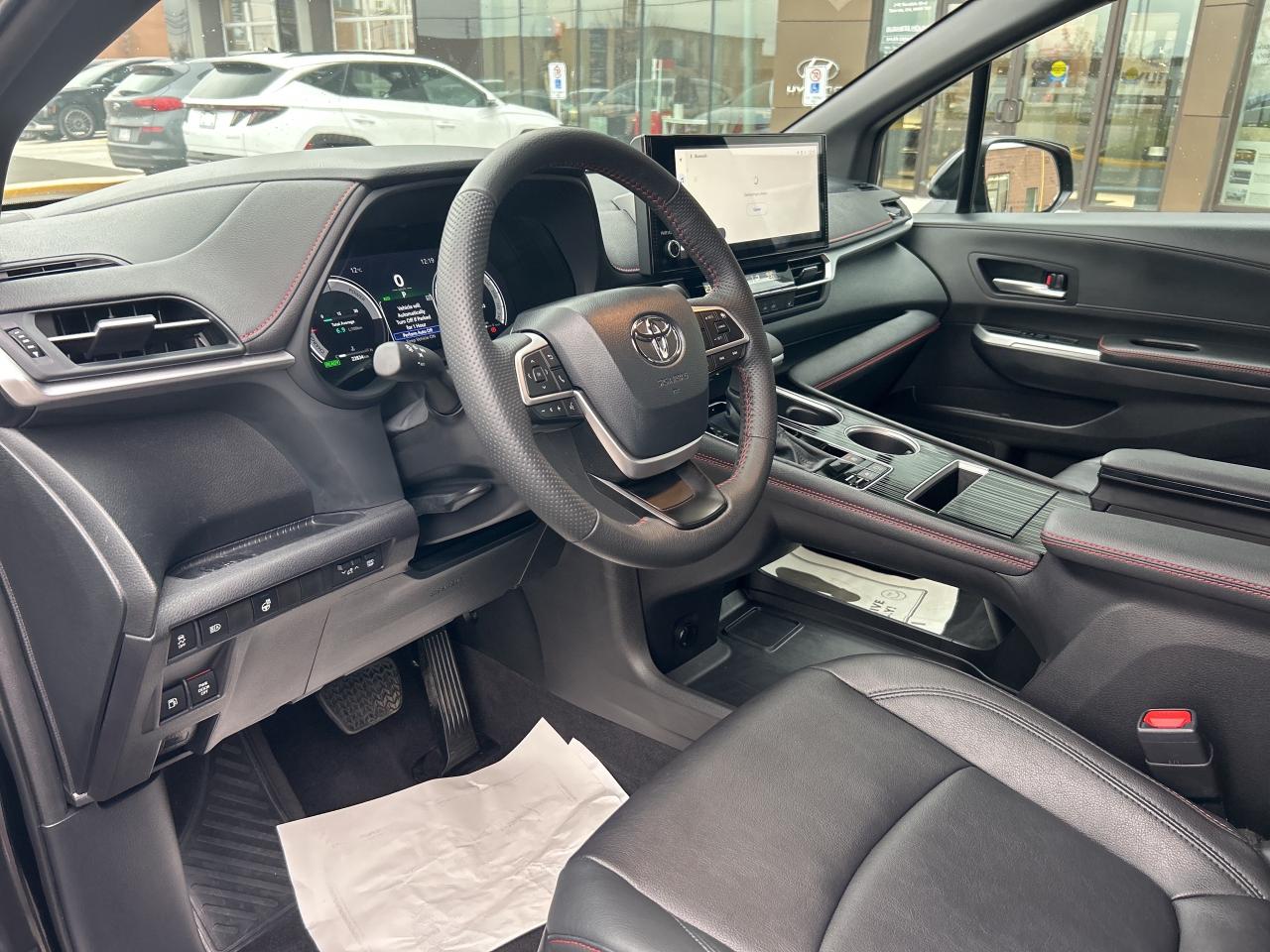 2025 Toyota Sienna XSE 7-Passenger AWD Photo