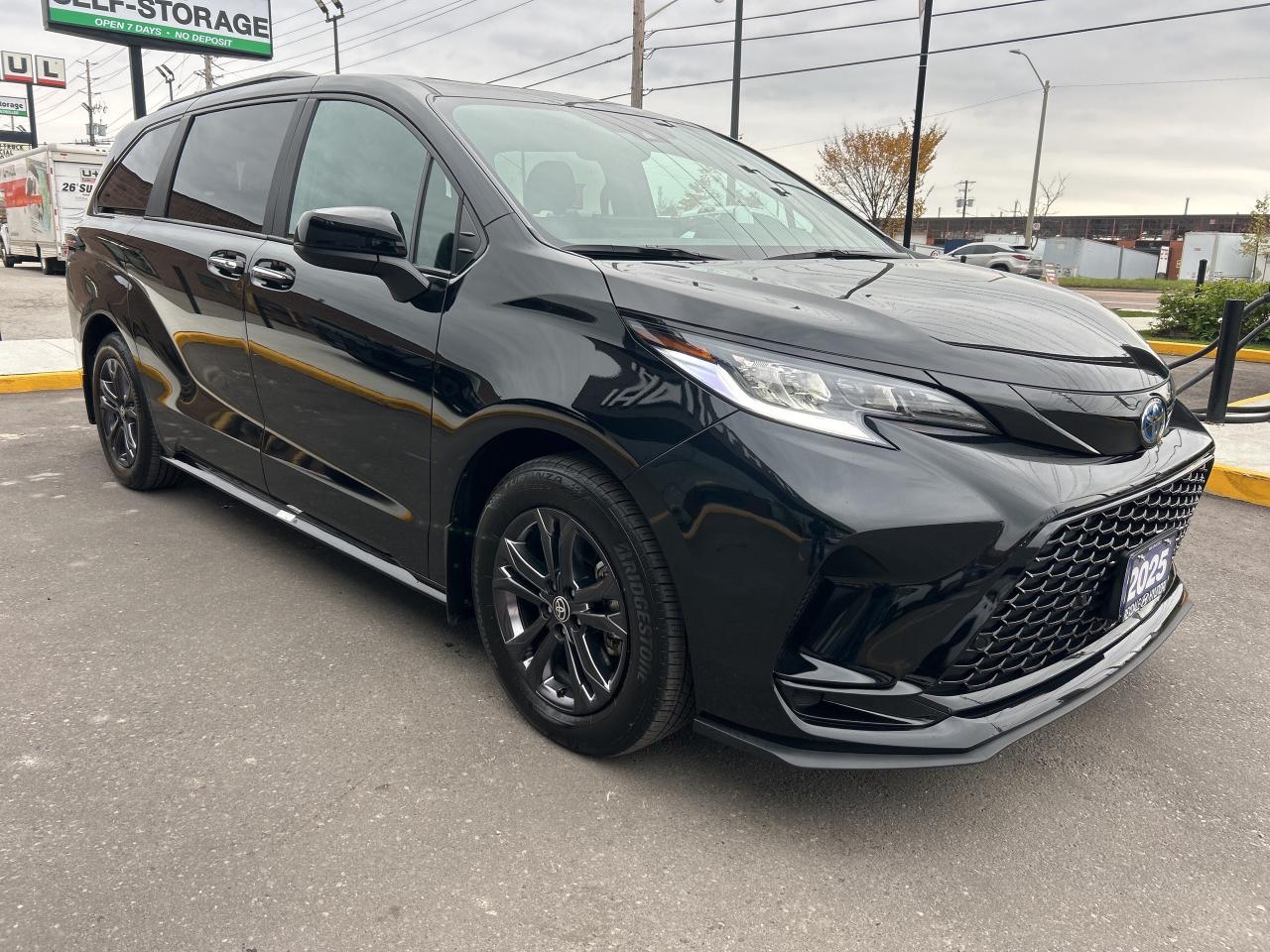 2025 Toyota Sienna XSE 7-Passenger AWD Photo