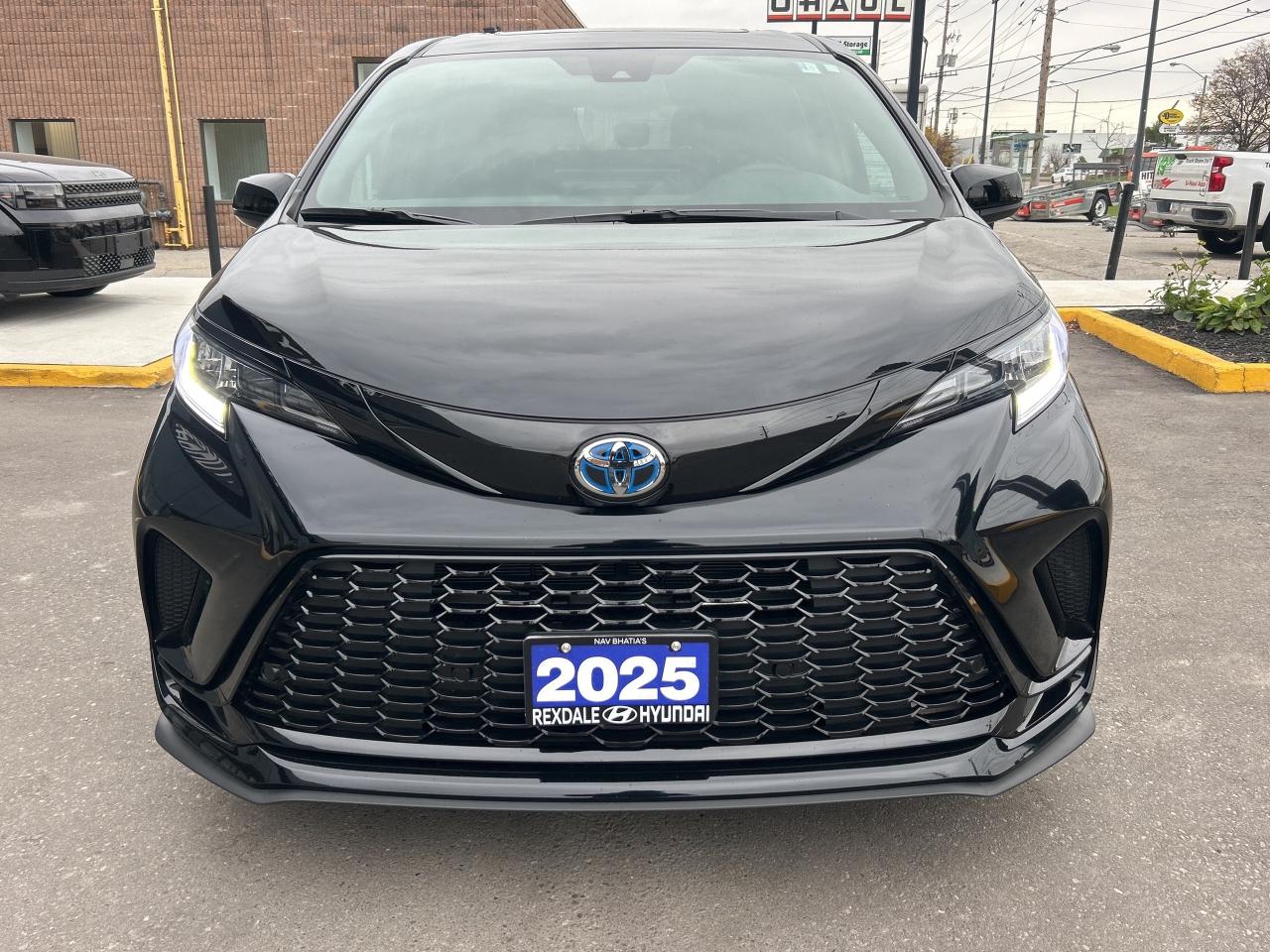 2025 Toyota Sienna XSE 7-Passenger AWD Photo