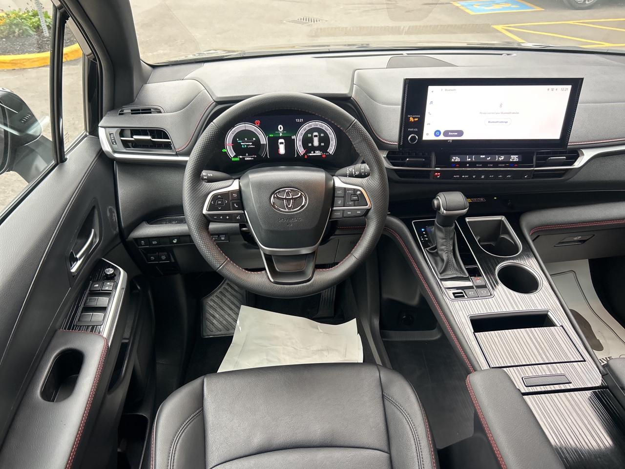 2025 Toyota Sienna XSE 7-Passenger AWD Photo