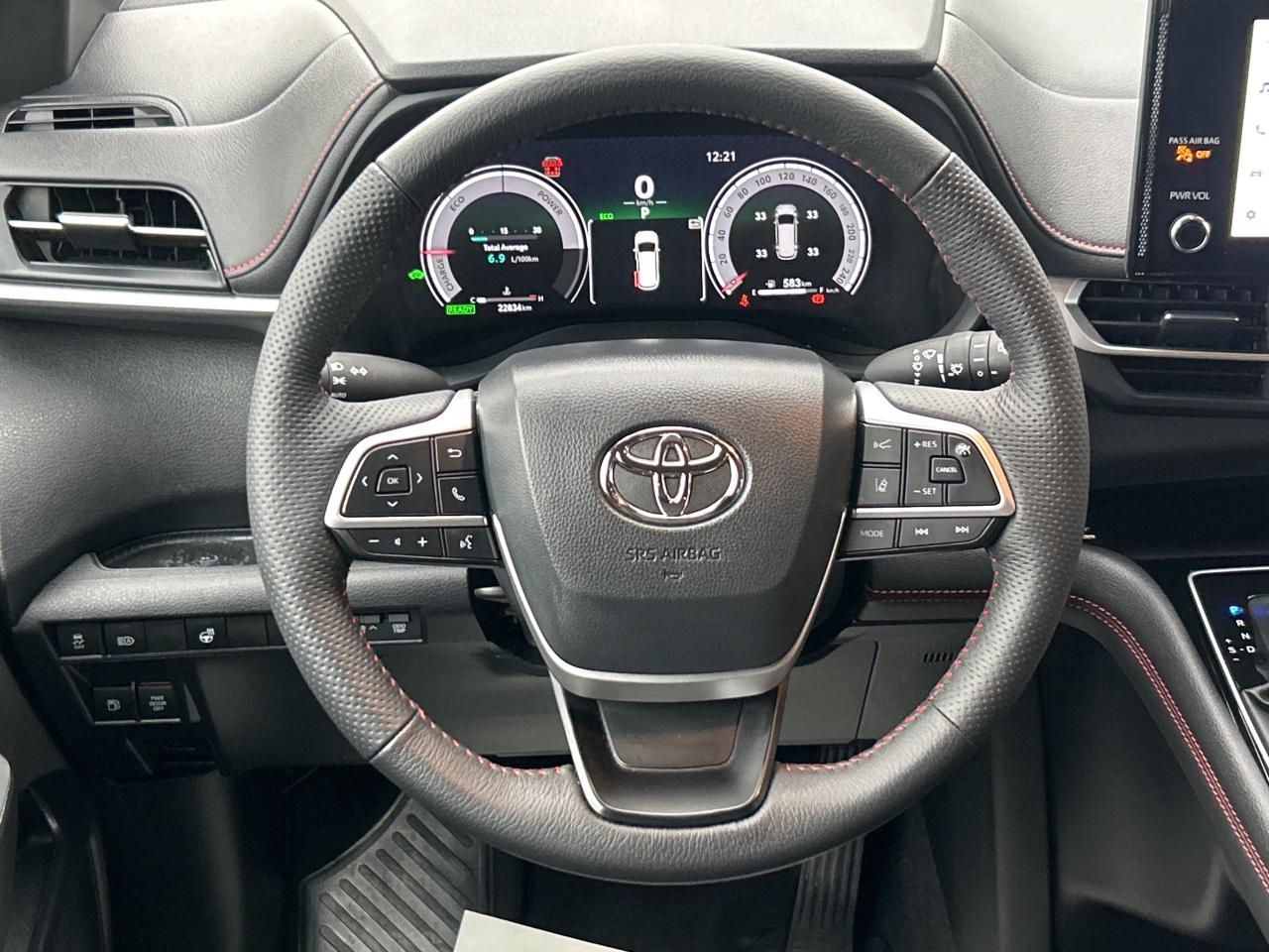 2025 Toyota Sienna XSE 7-Passenger AWD Photo