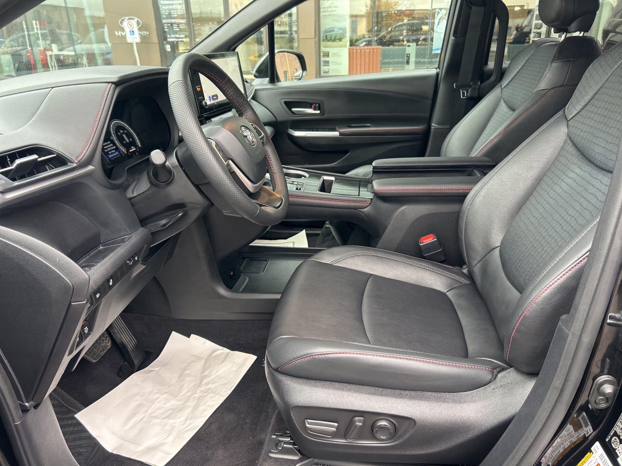 2025 Toyota Sienna XSE 7-Passenger AWD Photo