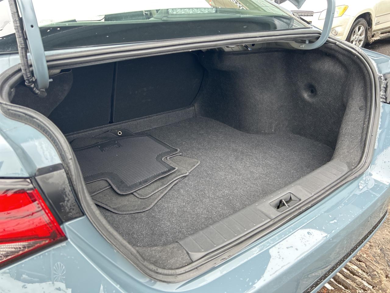 2024 Nissan Sentra SV CVT Photo