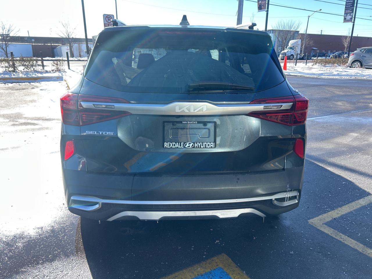 2022 Kia Seltos SX Turbo AWD w-Burgundy Interior Photo