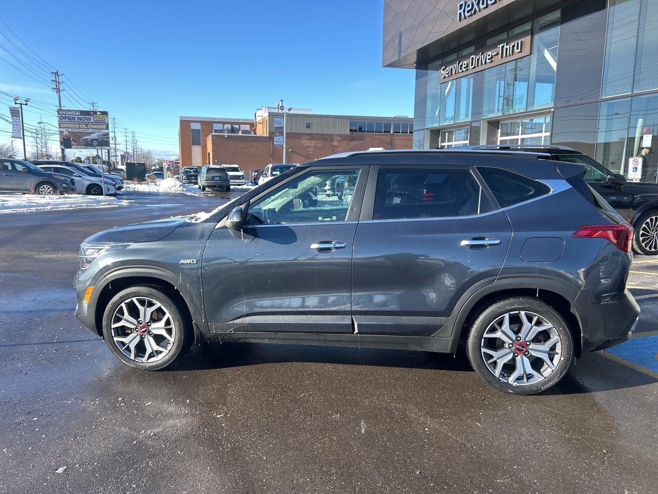 2022 Kia Seltos SX Turbo AWD w-Burgundy Interior Photo2