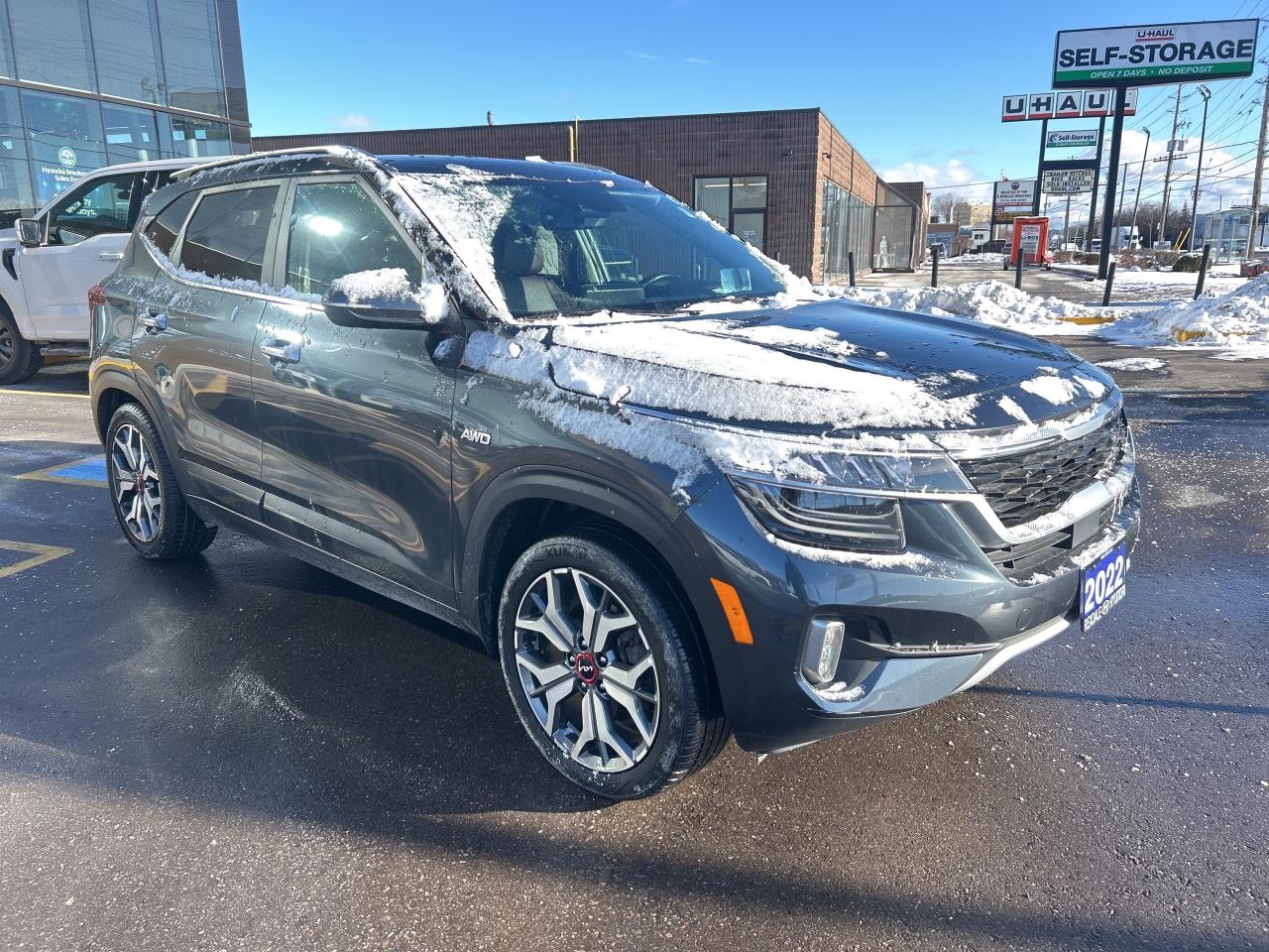 2022 Kia Seltos SX Turbo AWD w-Burgundy Interior Photo