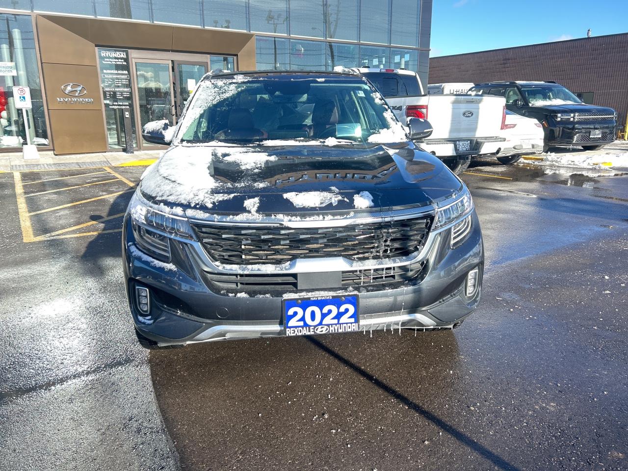 2022 Kia Seltos SX Turbo AWD w-Burgundy Interior Photo