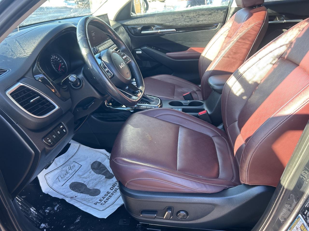 2022 Kia Seltos SX Turbo AWD w-Burgundy Interior Photo