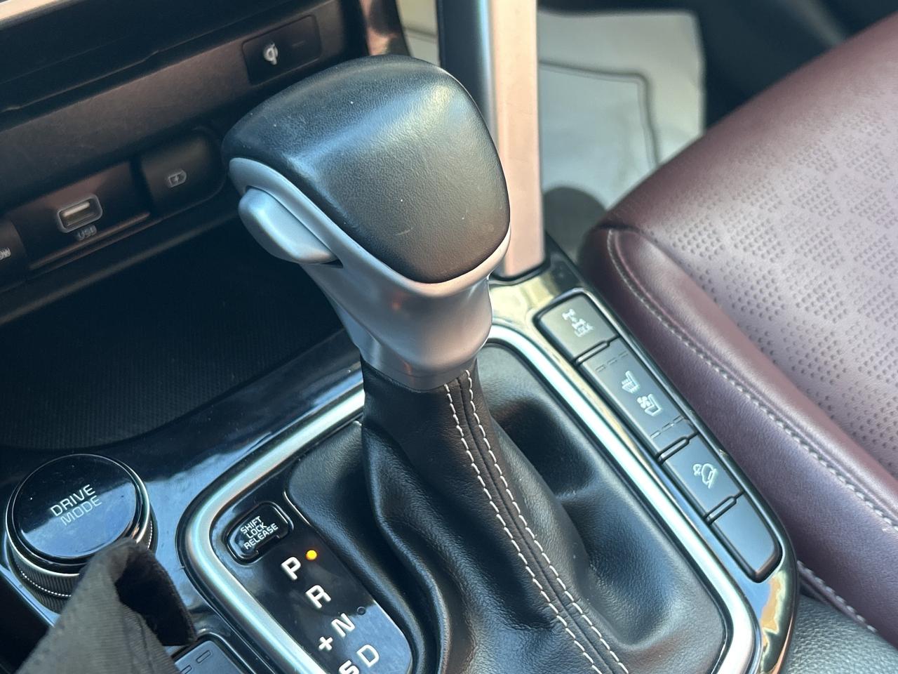 2022 Kia Seltos SX Turbo AWD w-Burgundy Interior Photo