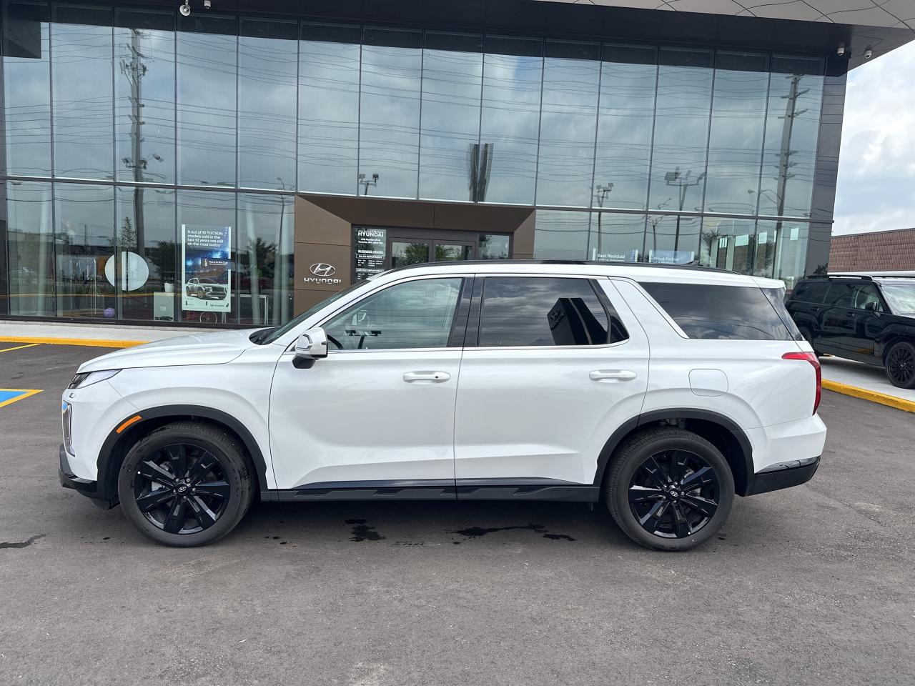 2024 Hyundai PALISADE Urban 7-Passenger AWD   Starting from 5.29% OAC Photo3