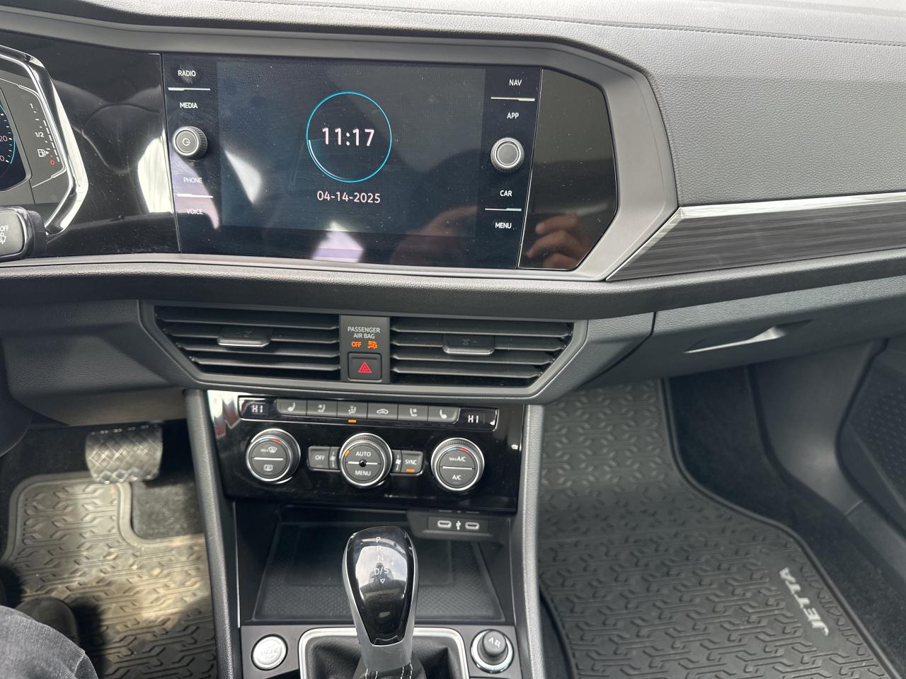 2024 Volkswagen Jetta Highline Auto   CLEAN CAR FAX Photo