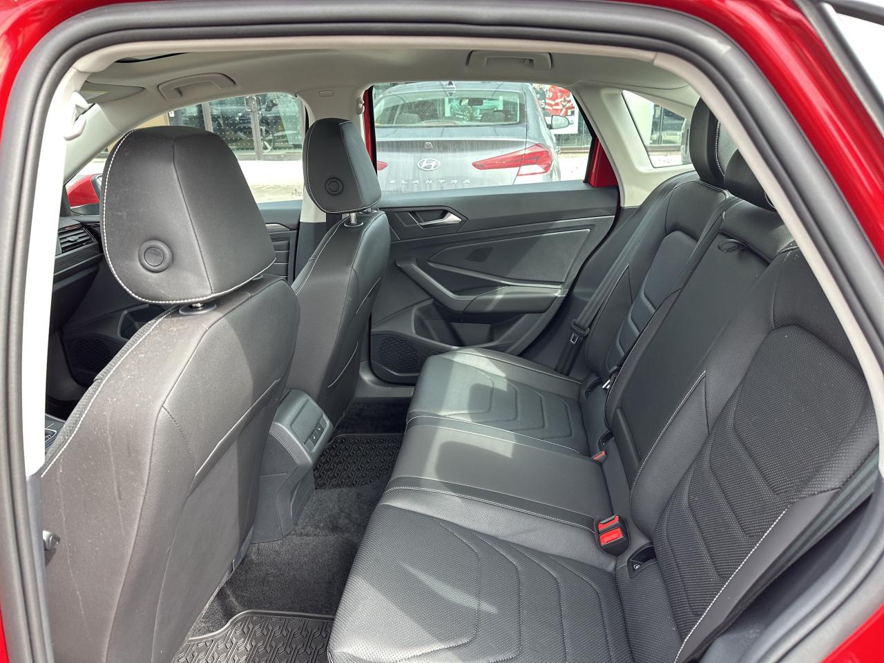 2024 Volkswagen Jetta Highline Auto   CLEAN CAR FAX   ONE OWNER Photo