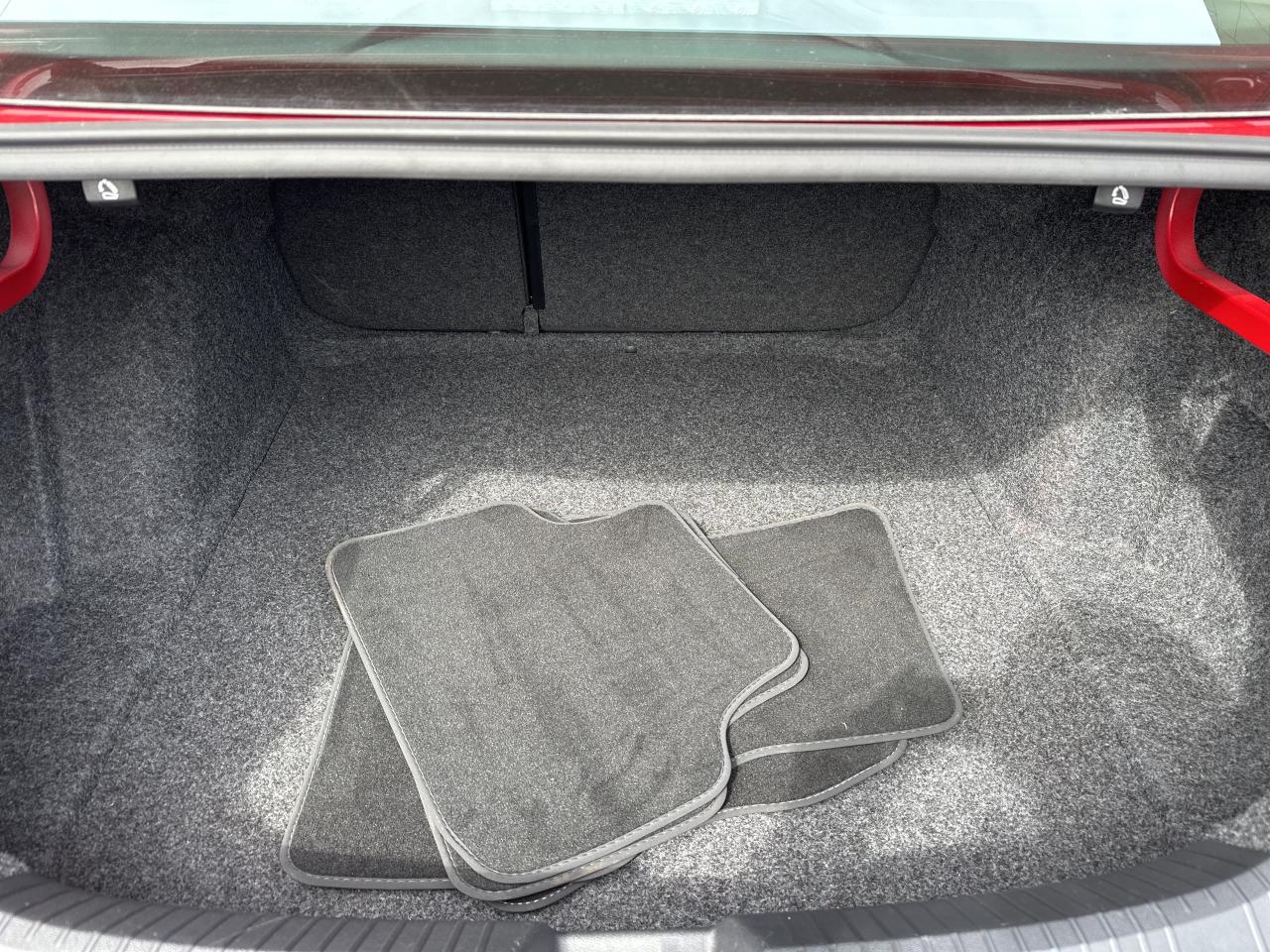 2024 Volkswagen Jetta Highline Auto   CLEAN CAR FAX   ONE OWNER Photo