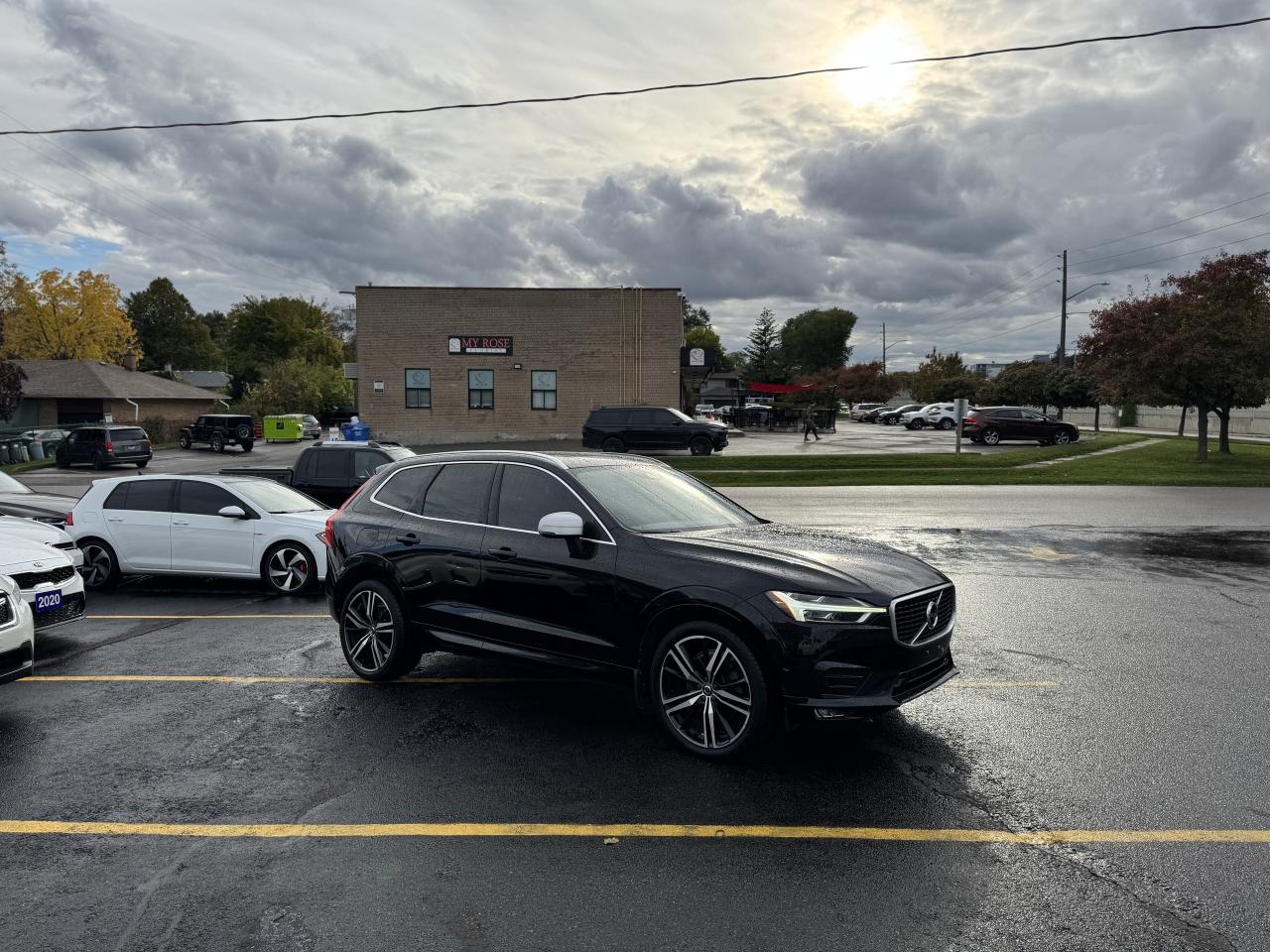 2019 Volvo XC60 T6 AWD R-Design   0 Accidents Photo