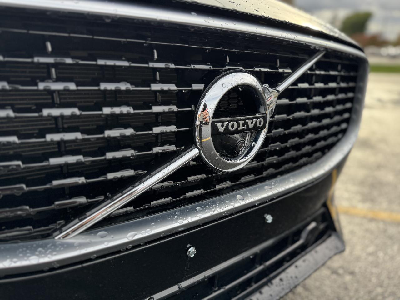 2019 Volvo XC60 T6 AWD R-Design   0 Accidents Photo