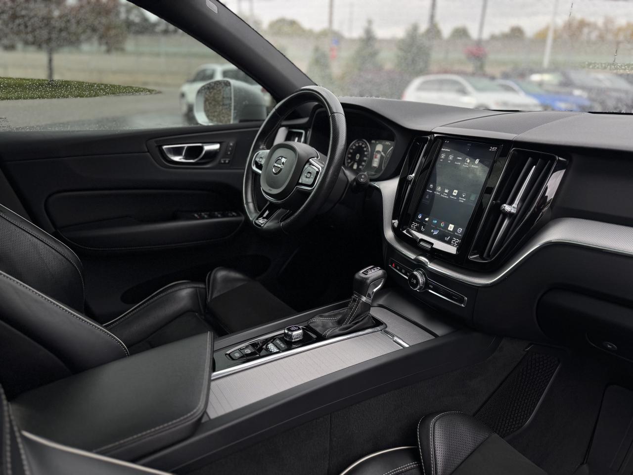 2019 Volvo XC60 T6 AWD R-Design   0 Accidents Photo