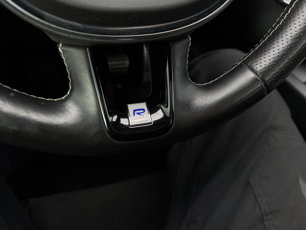 2019 Volvo XC60 T6 AWD R-Design   0 Accidents Photo