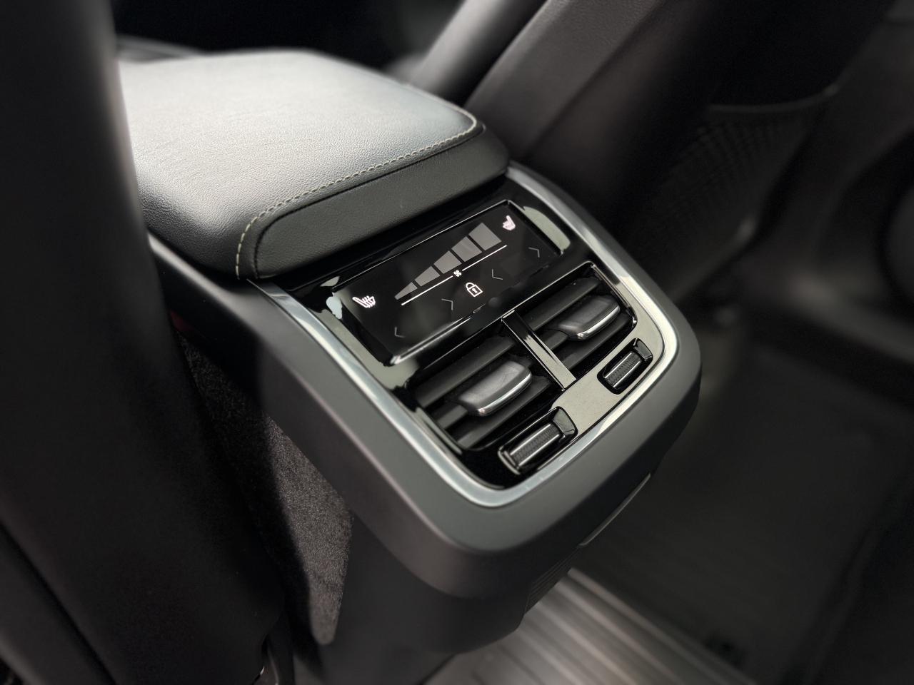 2019 Volvo XC60 T6 AWD R-Design   0 Accidents Photo