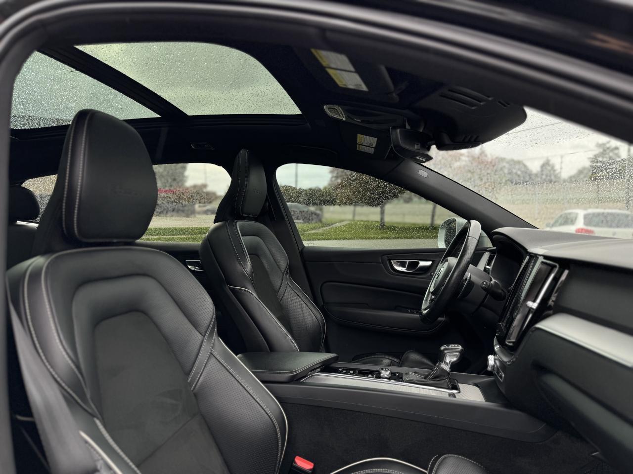 2019 Volvo XC60 T6 AWD R-Design   0 Accidents Photo