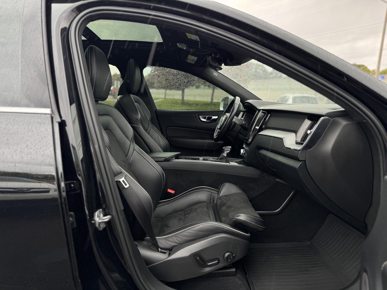 2019 Volvo XC60 T6 AWD R-Design   0 Accidents Photo