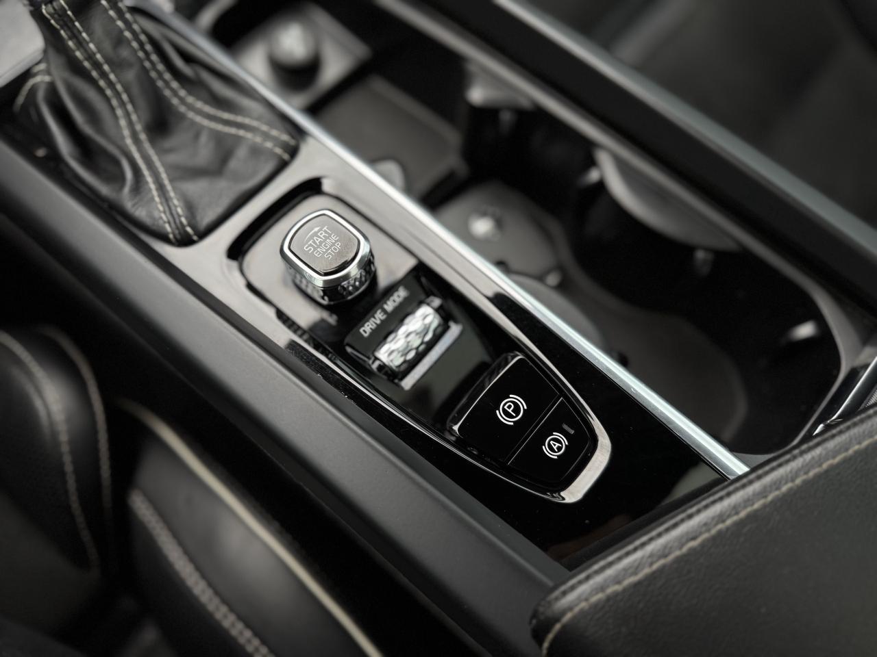 2019 Volvo XC60 T6 AWD R-Design   0 Accidents Photo