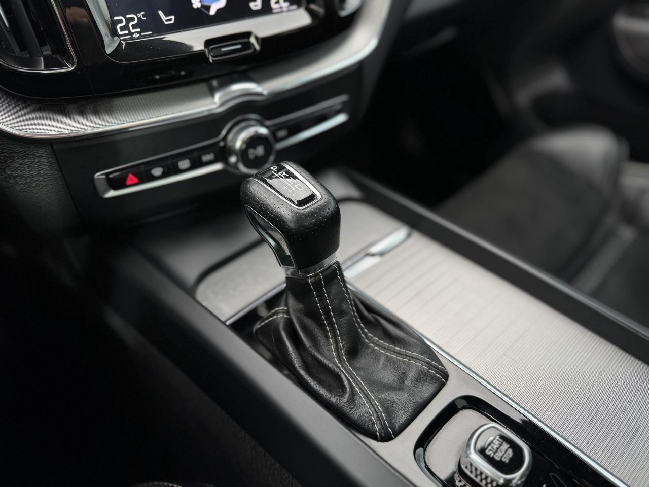 2019 Volvo XC60 T6 AWD R-Design   0 Accidents Photo