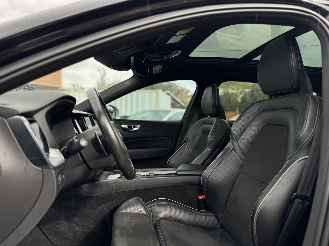 2019 Volvo XC60 T6 AWD R-Design   0 Accidents Photo