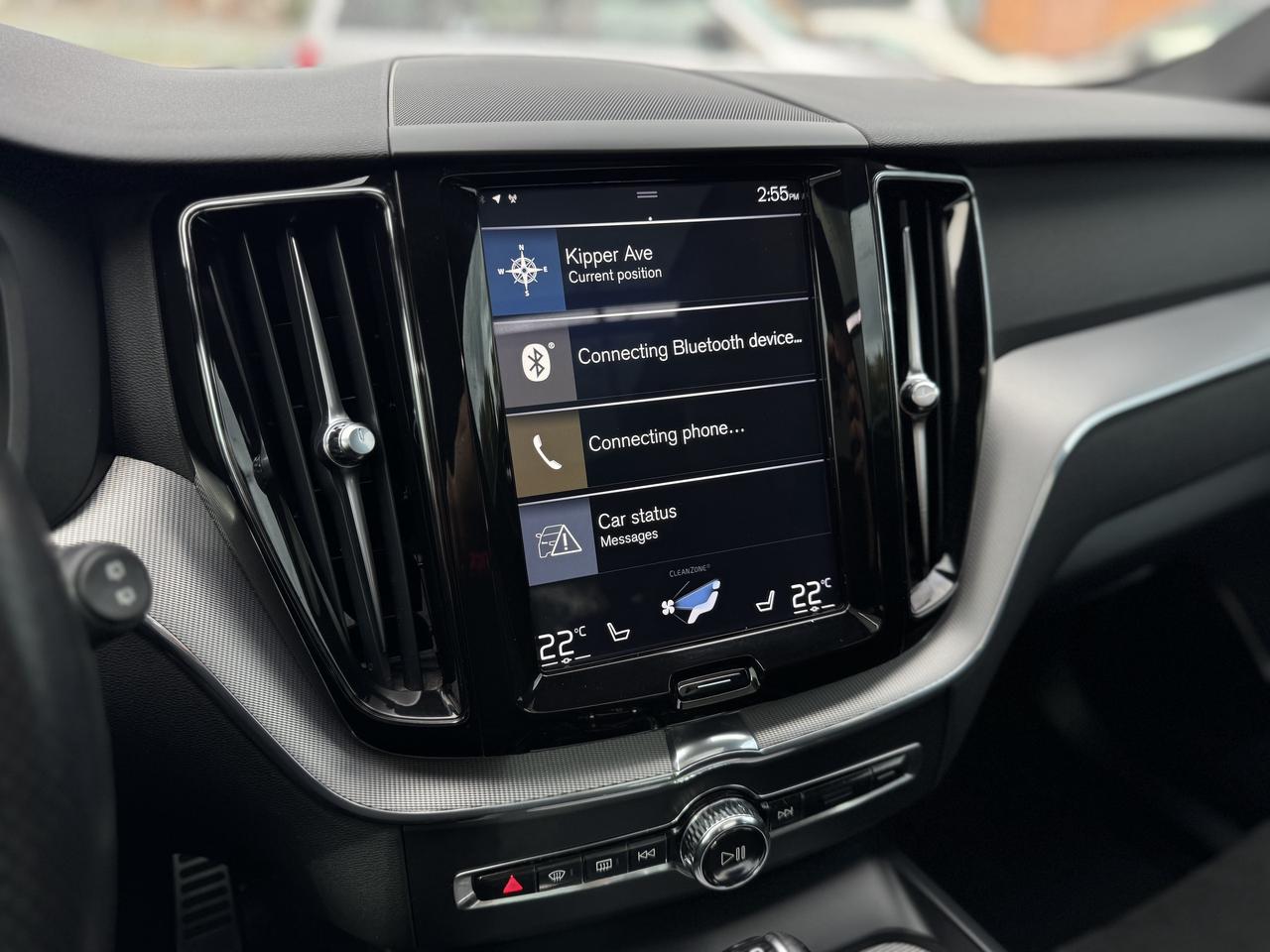 2019 Volvo XC60 T6 AWD R-Design   0 Accidents Photo