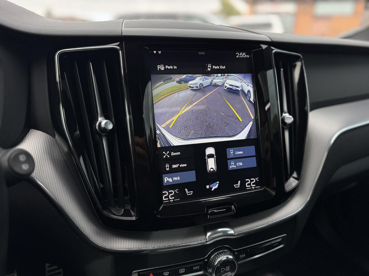 2019 Volvo XC60 T6 AWD R-Design   0 Accidents Photo