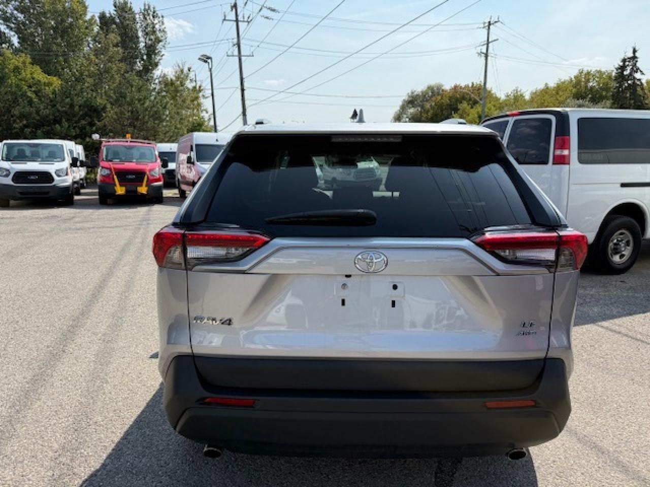 2021 Toyota RAV4 LE AWD Photo2