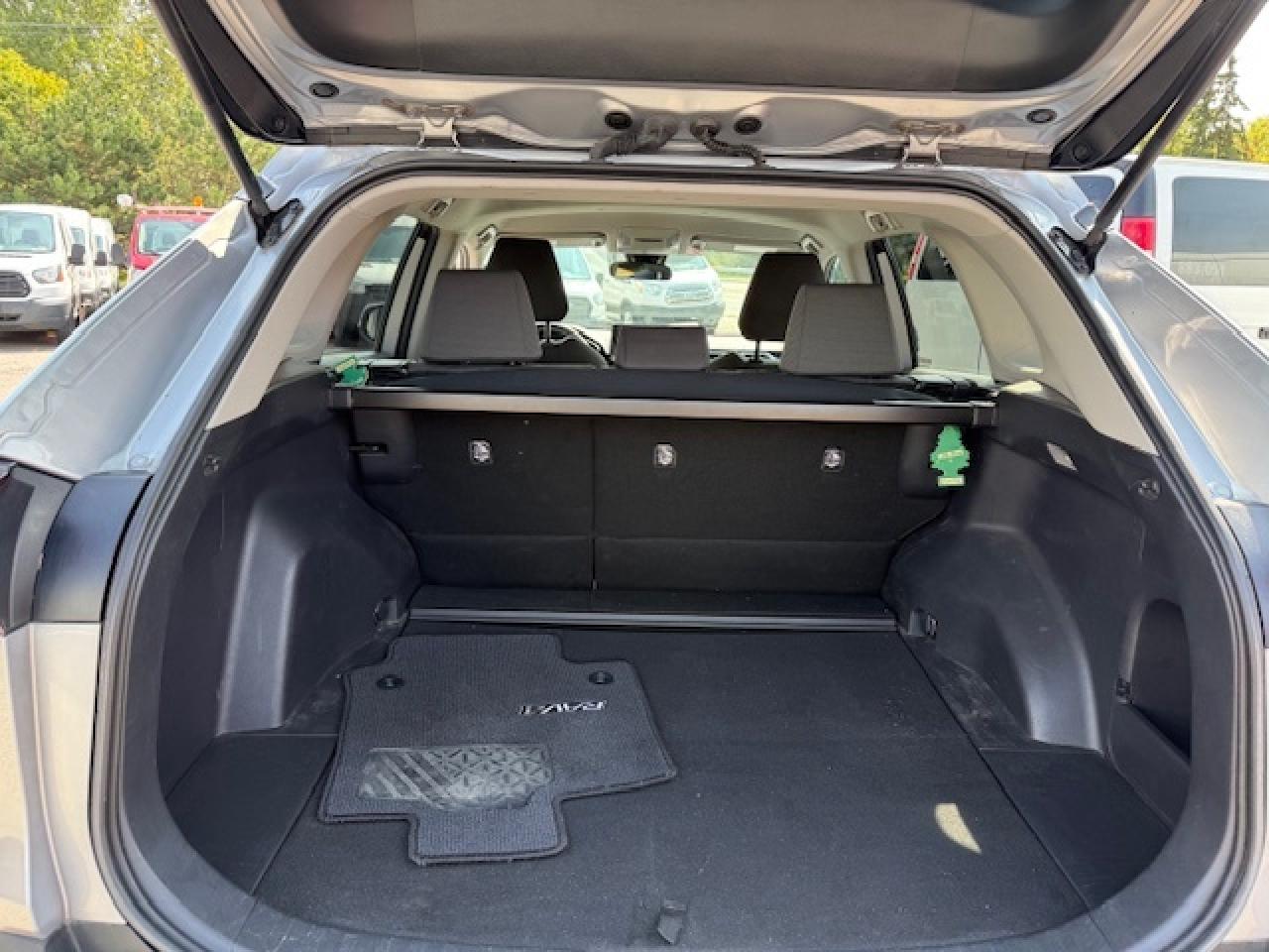 2021 Toyota RAV4 LE AWD Photo