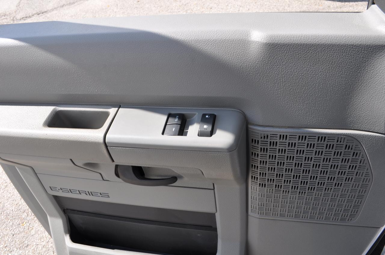 2019 Ford Econoline 3 Passenger/ High Box / Free Two Year Warranty / Photo