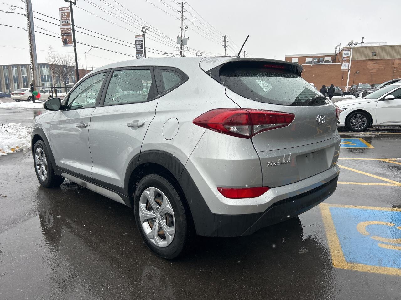 2017 Hyundai Tucson SE AWD 4dr 2.0L Photo2