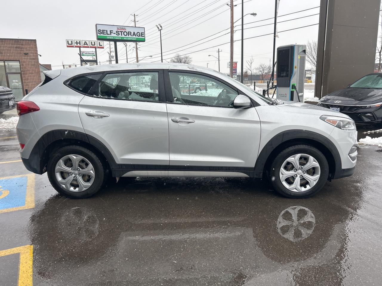 2017 Hyundai Tucson SE AWD 4dr 2.0L Photo