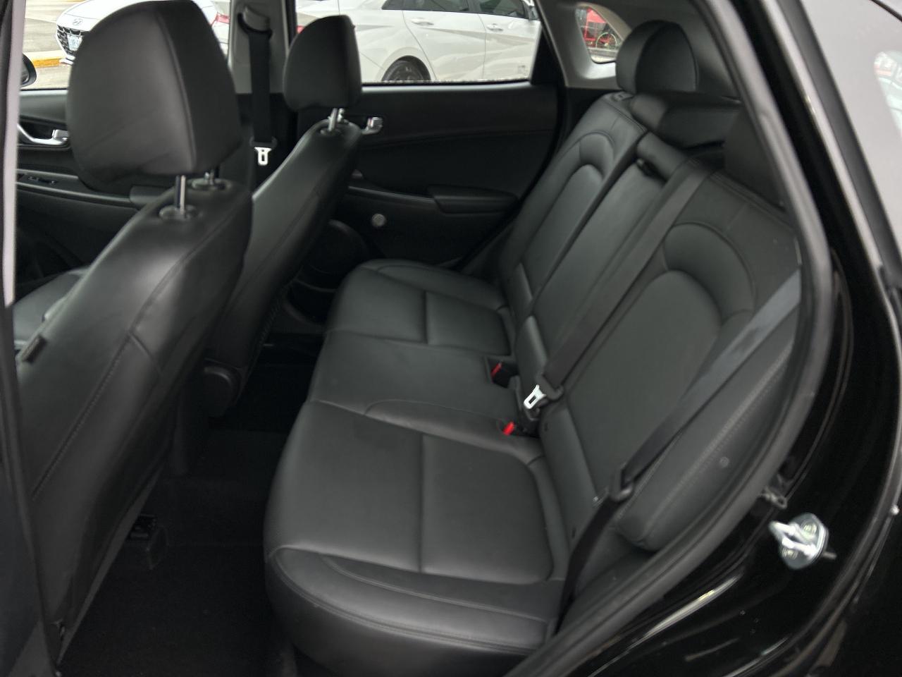 2022 Hyundai KONA Pref AWD Sun & Leather   Starting from 4.49% OAC Photo