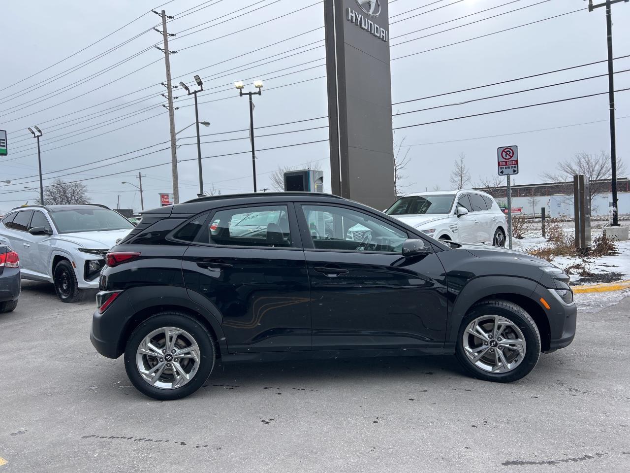 2022 Hyundai KONA Pref AWD Sun & Leather   Starting from 4.49% OAC Photo