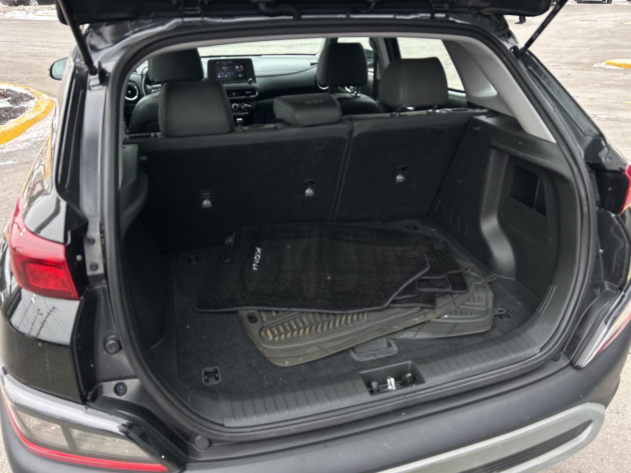 2022 Hyundai KONA Pref AWD Sun & Leather   Starting from 4.49% OAC Photo