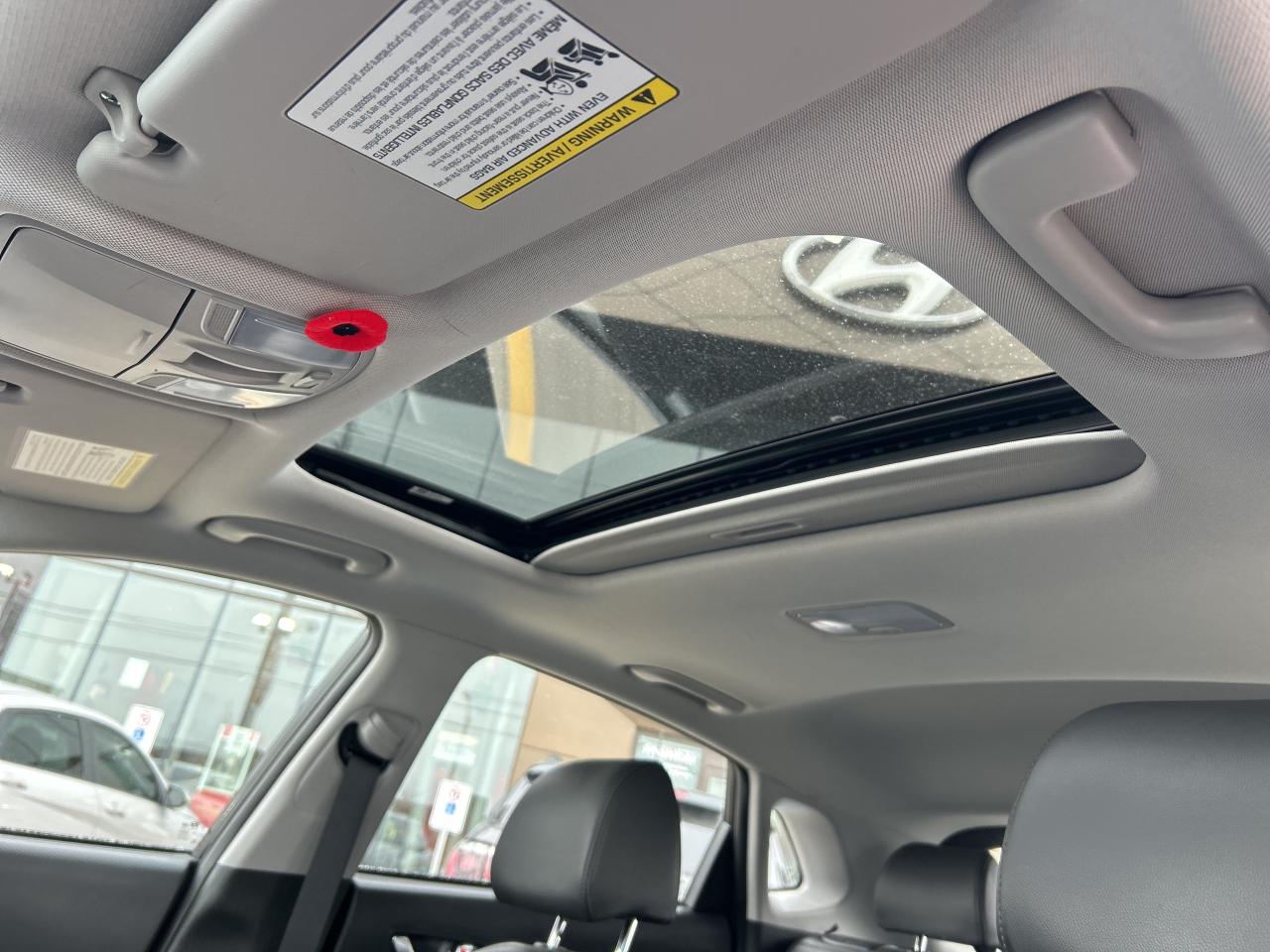 2022 Hyundai KONA Pref AWD Sun & Leather   Starting from 4.49% OAC Photo