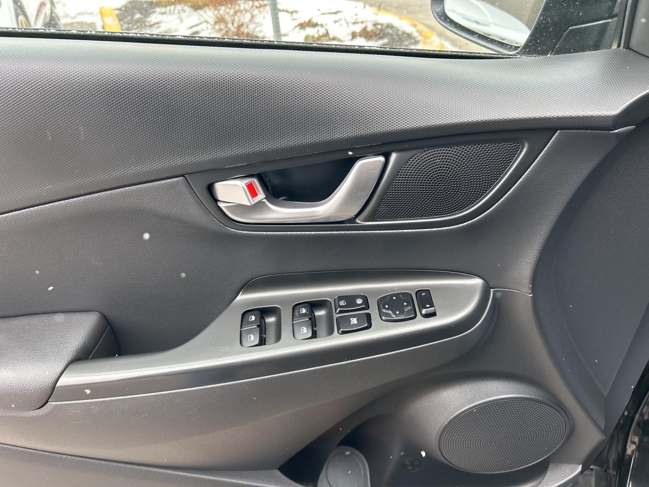 2022 Hyundai KONA Pref AWD Sun & Leather   Starting from 4.49% OAC Photo