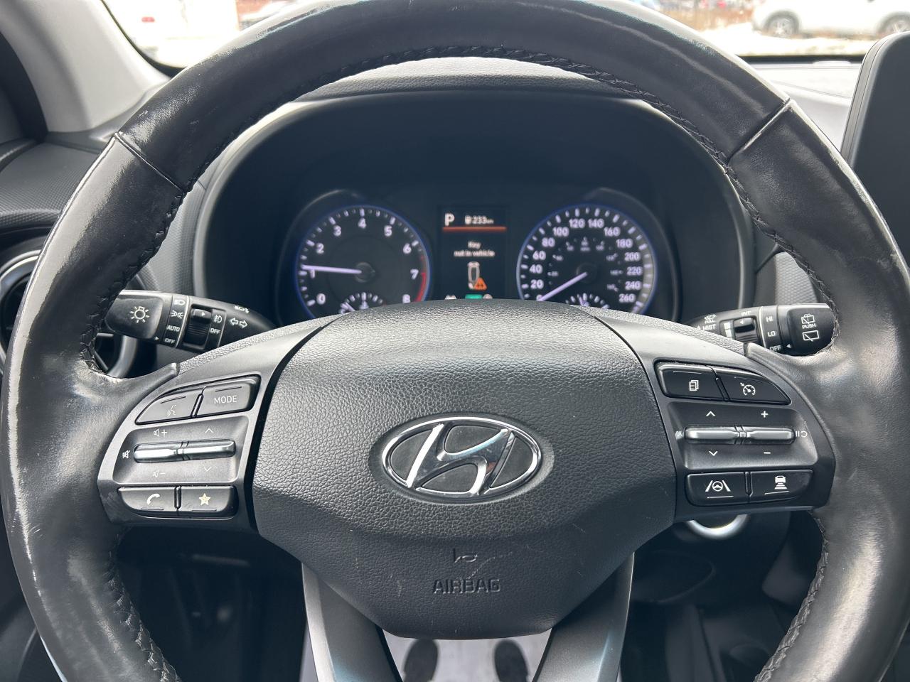 2022 Hyundai KONA Pref AWD Sun & Leather   Starting from 4.49% OAC Photo