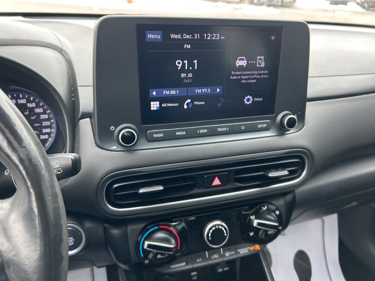 2022 Hyundai KONA Pref AWD Sun & Leather   Starting from 4.49% OAC Photo