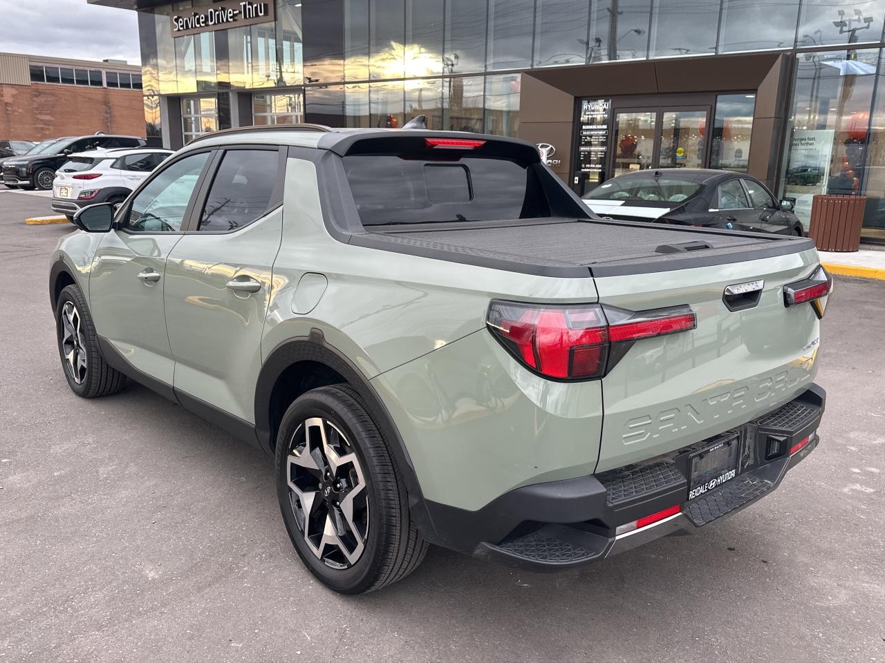 2022 Hyundai Santa Cruz Ultimate AWD wColour Pkg   Starting from 5.29% OAC Photo3