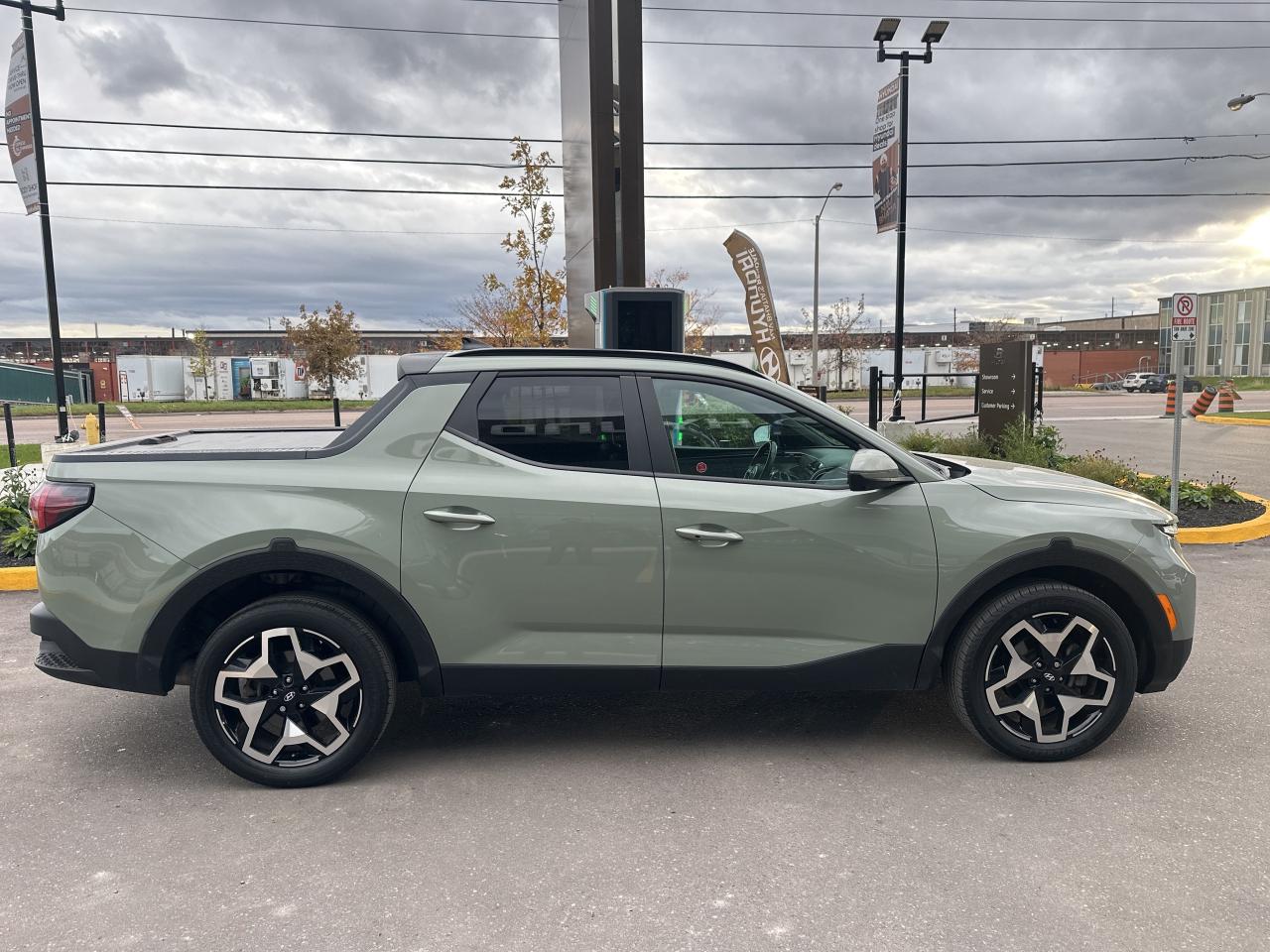 2022 Hyundai Santa Cruz Ultimate AWD wColour Pkg   Starting from 5.29% OAC Photo