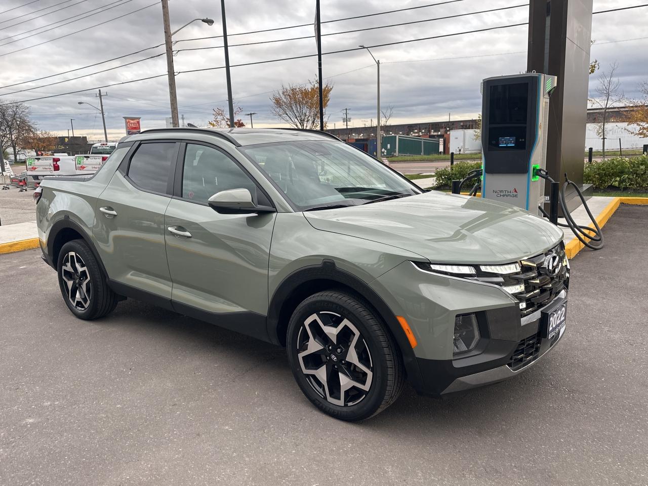 2022 Hyundai Santa Cruz Ultimate AWD wColour Pkg   Starting from 5.29% OAC Photo