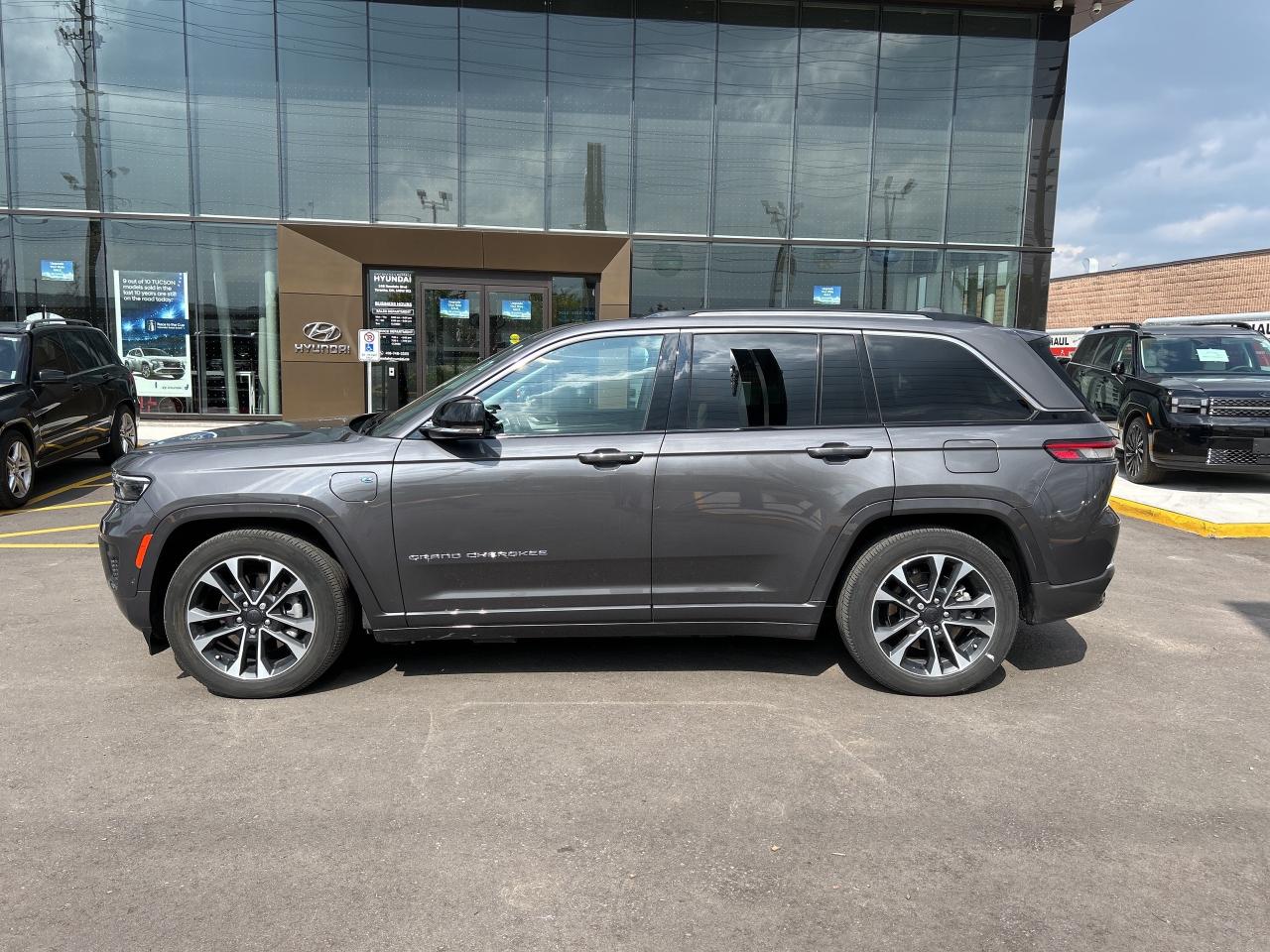 2022 Jeep Grand Cherokee 4xe OVERLAND PHEV AWD   CLEAN CARFAX Photo