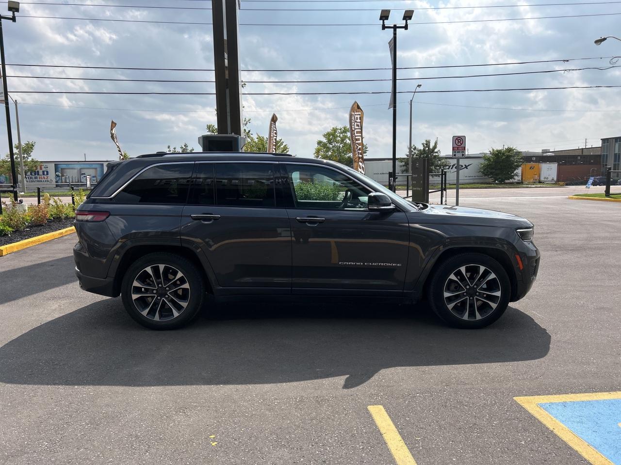 2022 Jeep Grand Cherokee 4xe OVERLAND PHEV AWD   CLEAN CARFAX Photo