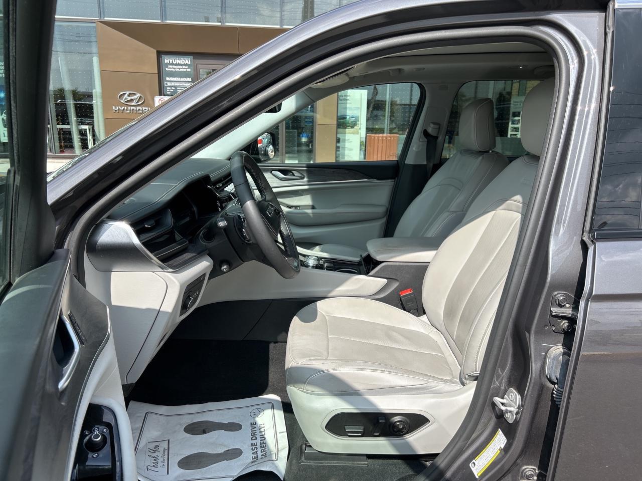 2022 Jeep Grand Cherokee 4xe OVERLAND PHEV AWD   CLEAN CARFAX Photo