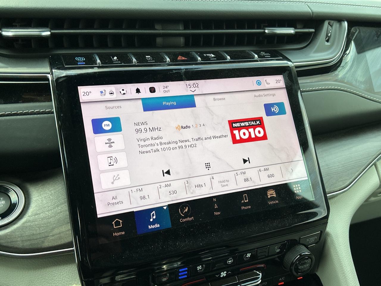 2022 Jeep Grand Cherokee 4xe OVERLAND PHEV AWD   CLEAN CARFAX Photo