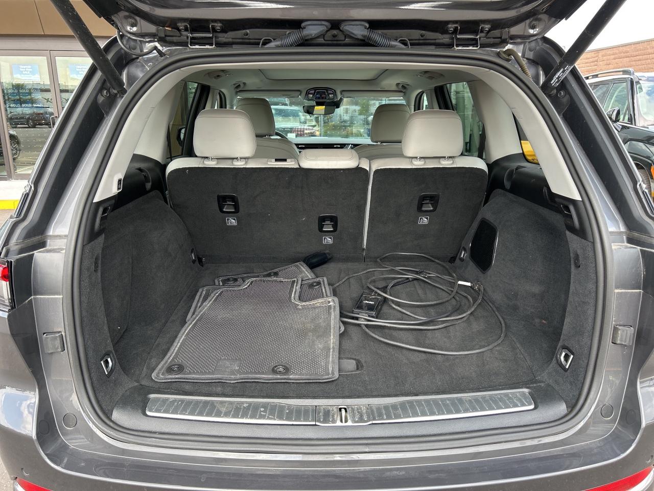 2022 Jeep Grand Cherokee 4xe OVERLAND PHEV AWD   CLEAN CARFAX Photo