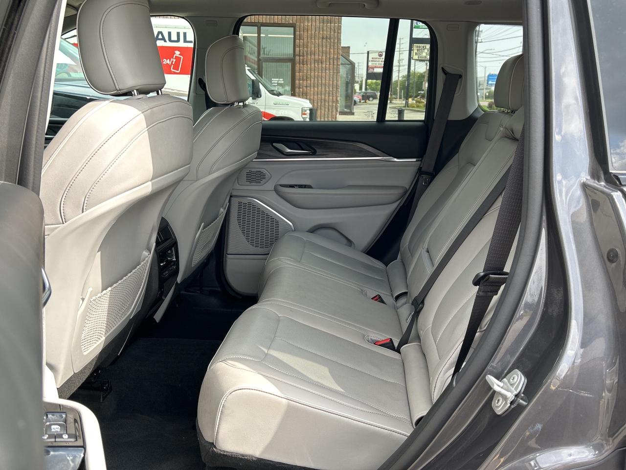 2022 Jeep Grand Cherokee 4xe OVERLAND PHEV AWD   CLEAN CARFAX Photo